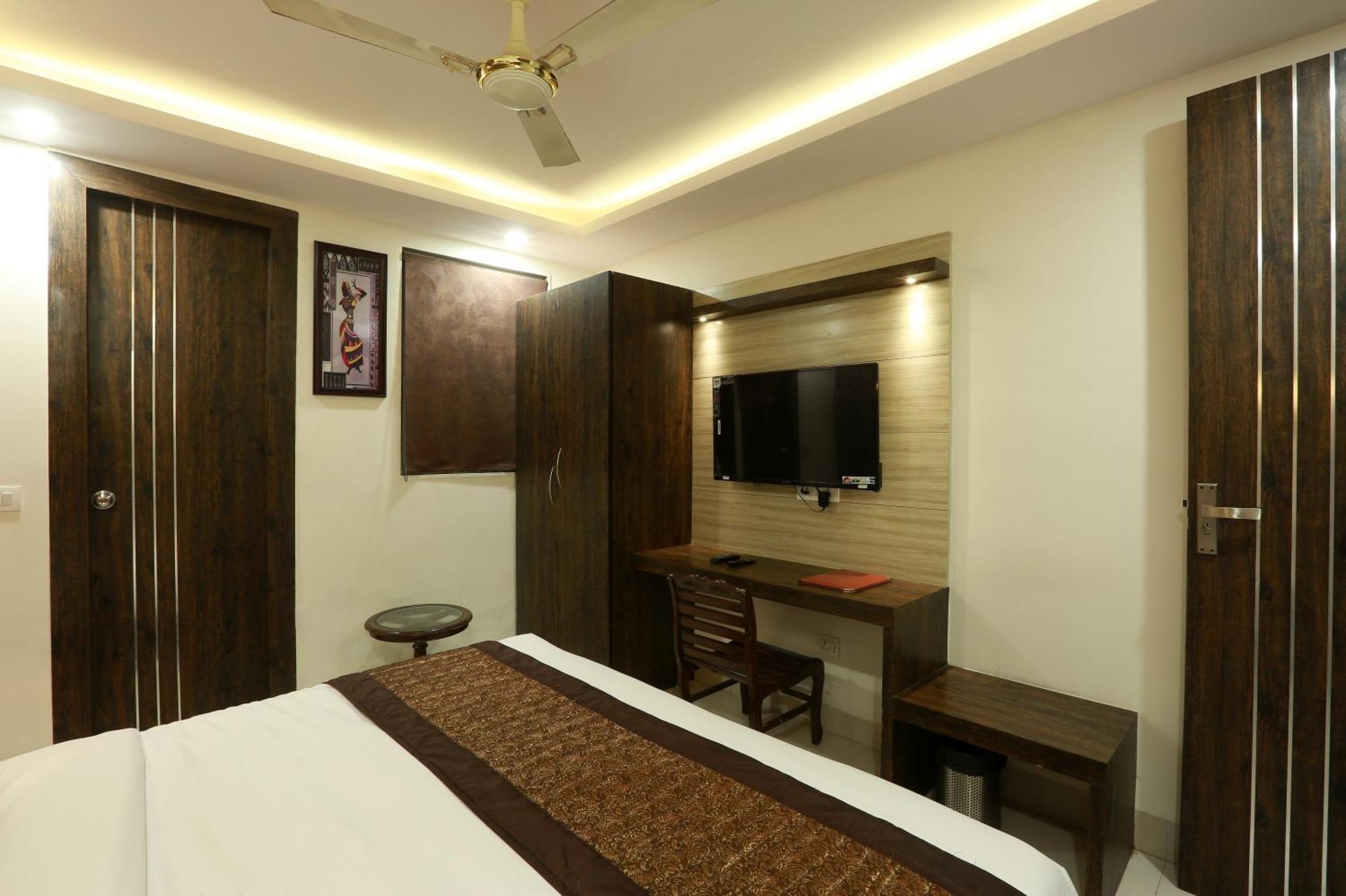 Airport Delhi Aerocity Inn Plaza New Delhi Exterior photo
