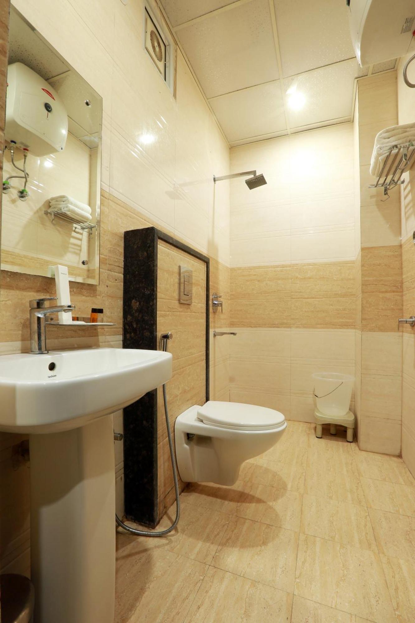 Airport Delhi Aerocity Inn Plaza New Delhi Exterior photo
