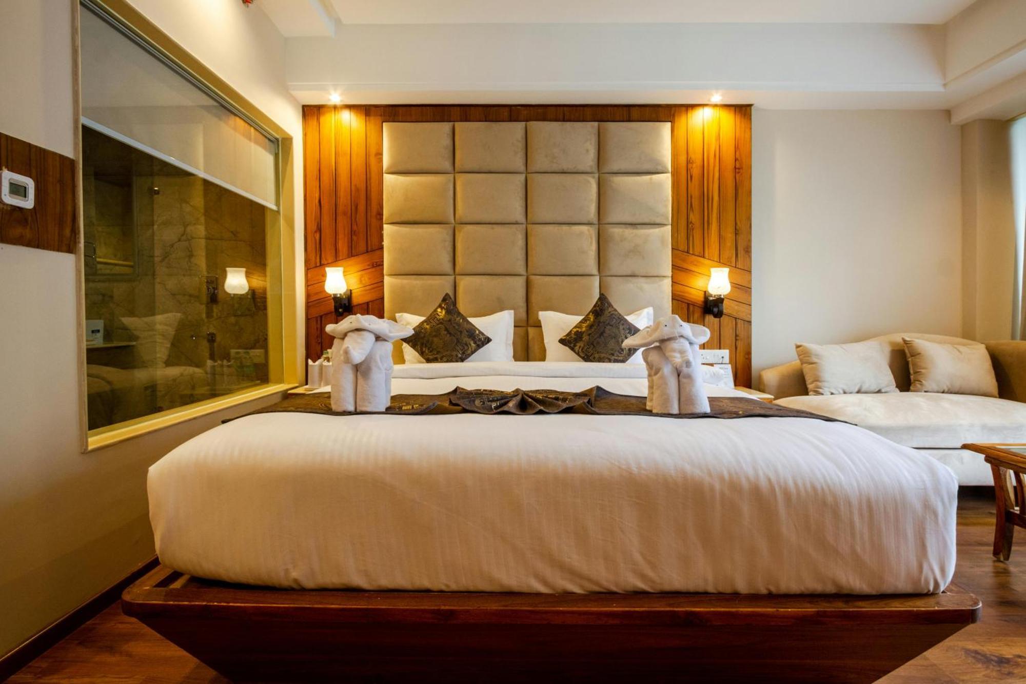Airport Delhi Aerocity Inn Plaza New Delhi Exterior photo